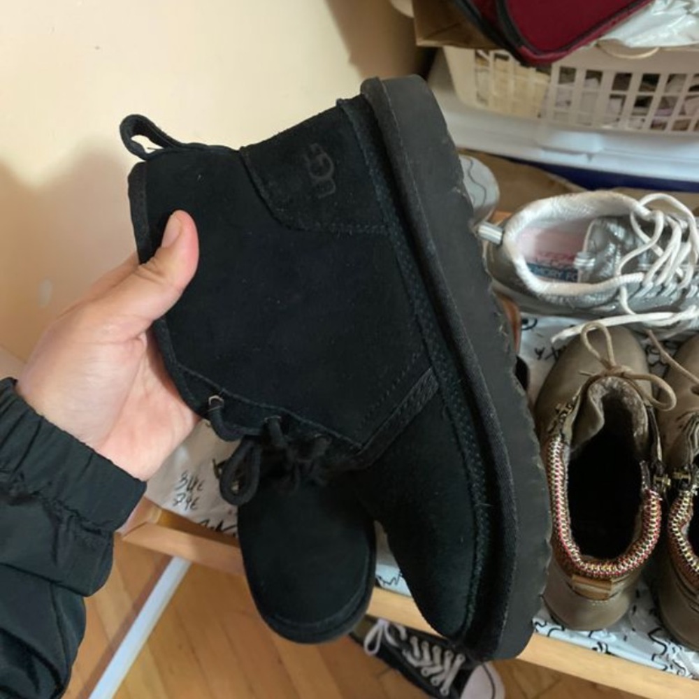 uggs size 4 - Picture 4 of 4